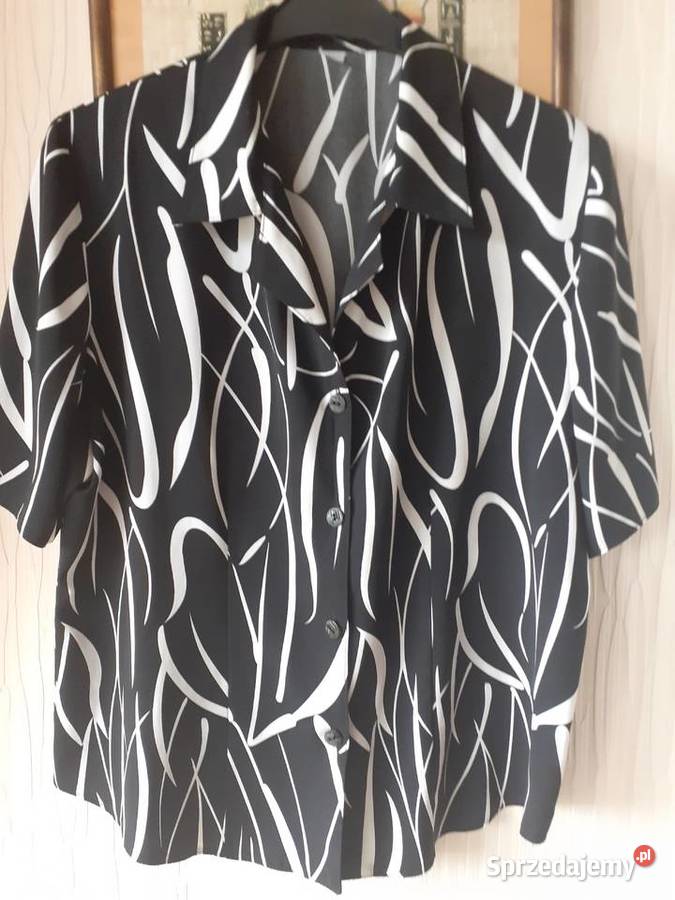 Krótka lekka bluzka białoczarna