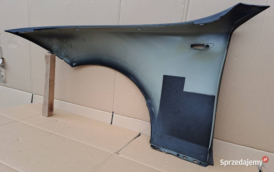 Błotnik prawy przód BMW E81 E82 E87 E88 kolor osobowe Mielęcin