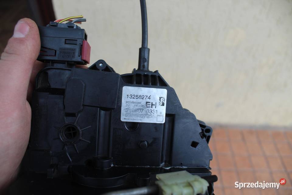 ZAMEK DRZWI PRAWY PRZÓD 6 PIN OPEL CORSA D osobowe