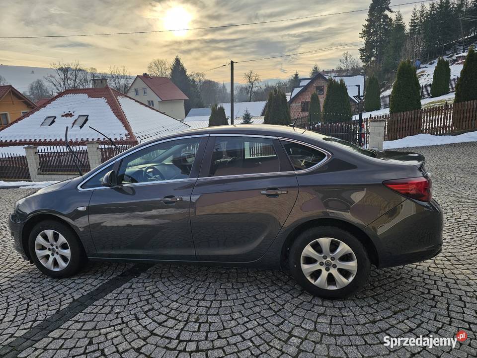Sprzedam Opel Astra Sedan2016 r 76 000 16 115 Muszyna