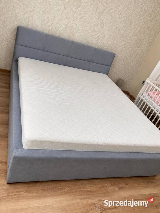Łóżko 180x200 tapicerowane z materacem Łóżka sprzedam