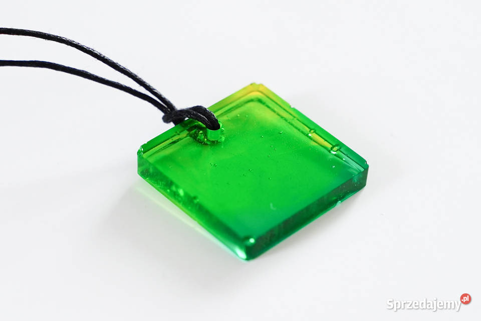 Zielony kwadratowy wisiorek z żywicy epoksydowej Warszawa