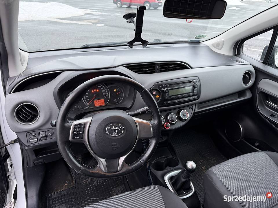 Toyota Yaris VAN 10 69 2015 Salon FV23 manualna Poznań sprzedam