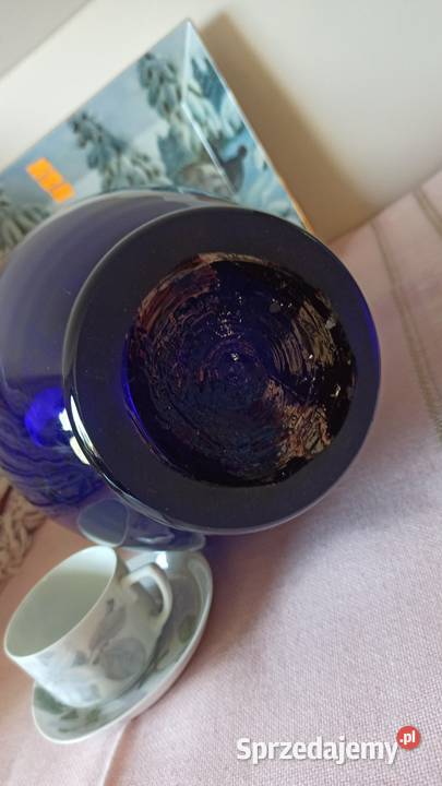 Wazon ze szkła kobaltowego W bukiecikami Porcelana i szkło Gdańsk