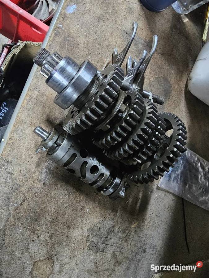 Triumph 955 skrzynia biegów wałek zdawczy wałki