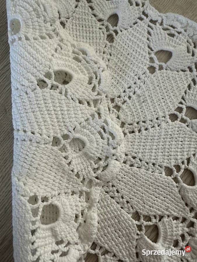 Serweta wykonana ręcznie na szydełku z nici łódzkie