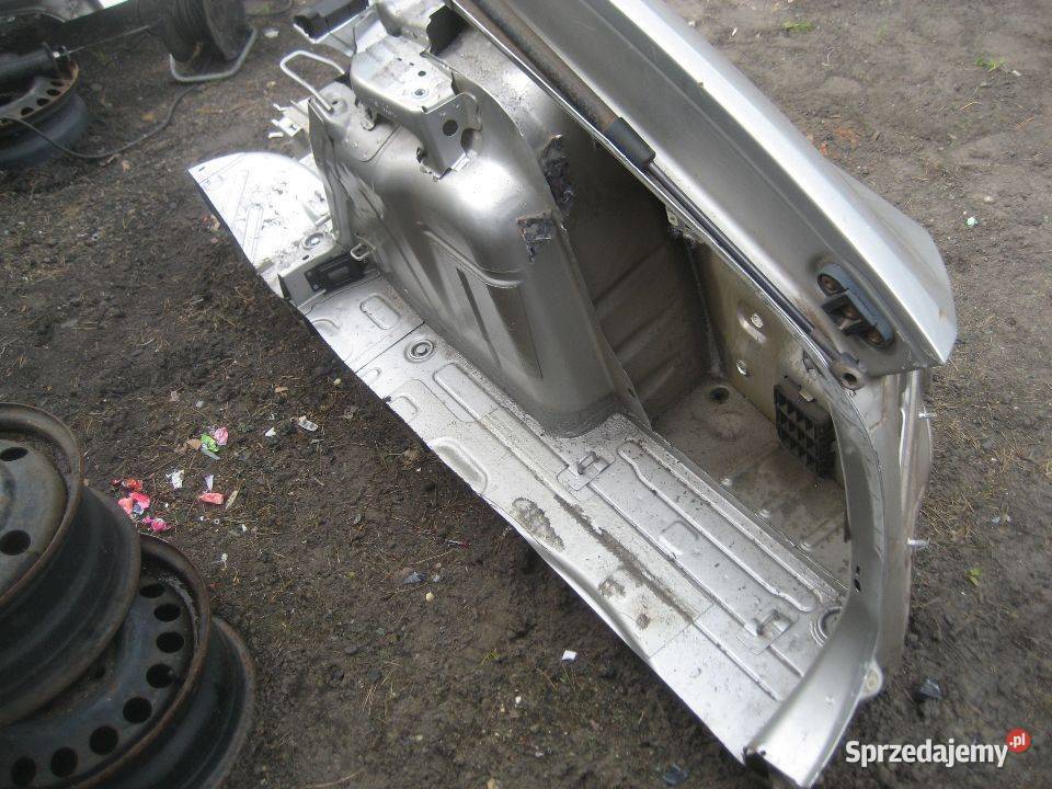 skoda octavia ii 2 kombi 0408r błotnik tył prawy Rakoniewice