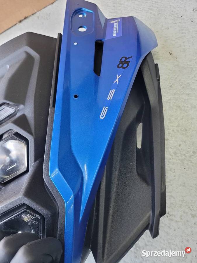 Suzuki GSX 8 R czasza lampa przód mocowanie