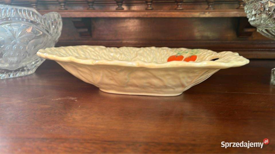 Patera w kształcie liścia Z wisienkami Syg Porcelana i szkło pomorskie Gdańsk