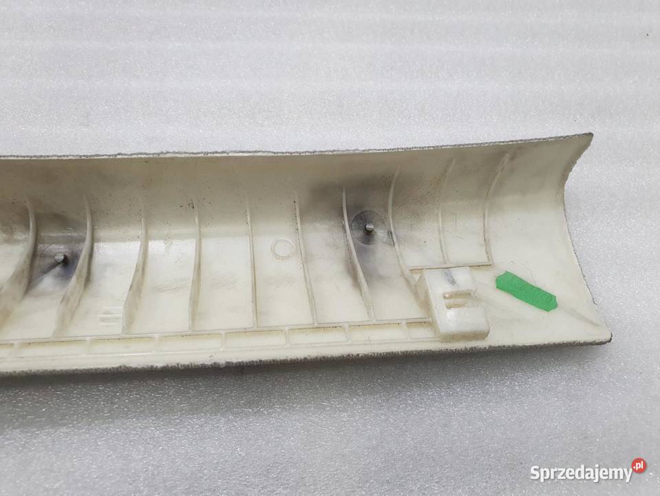 OSŁONA SŁUPKA A PRAWA MERCEDES W204 2046902226