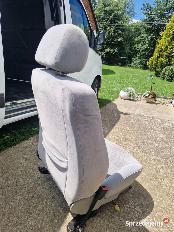 Fotel kierowcy passat B5 sedan kombi jasny welur Korzenna sprzedam