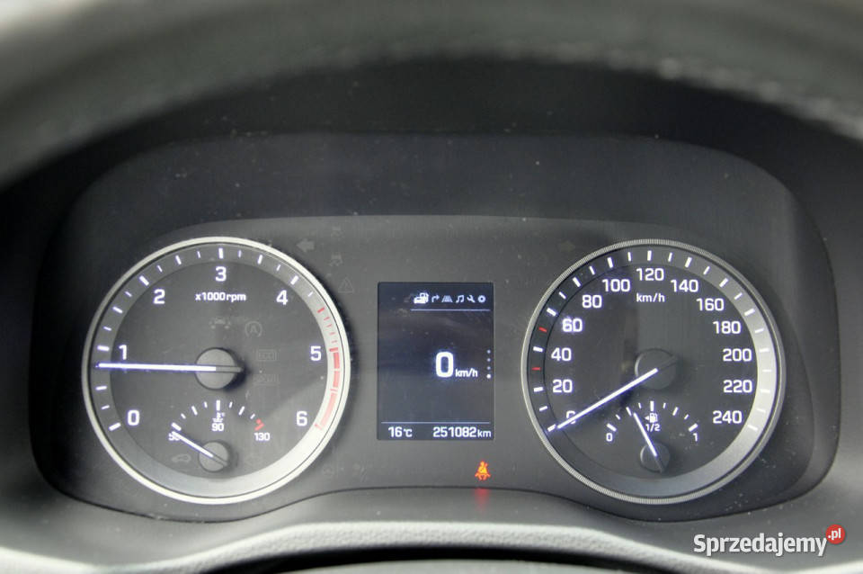 Hyundai Tucson 17CRDi 116 lakier metallic Węgrów