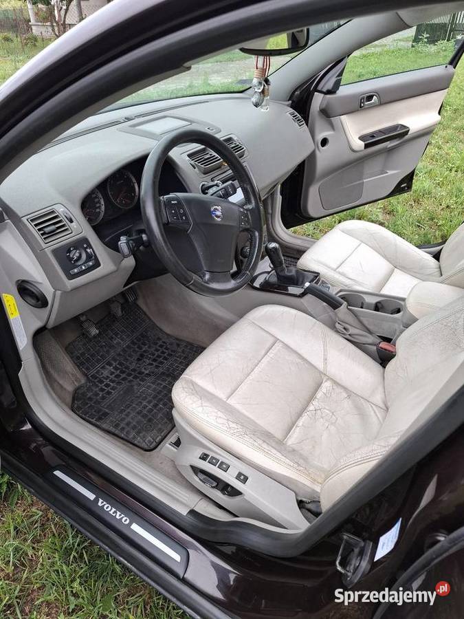 Volvo v50 20 D 2004r bordowy lubelskie Średnie Duże