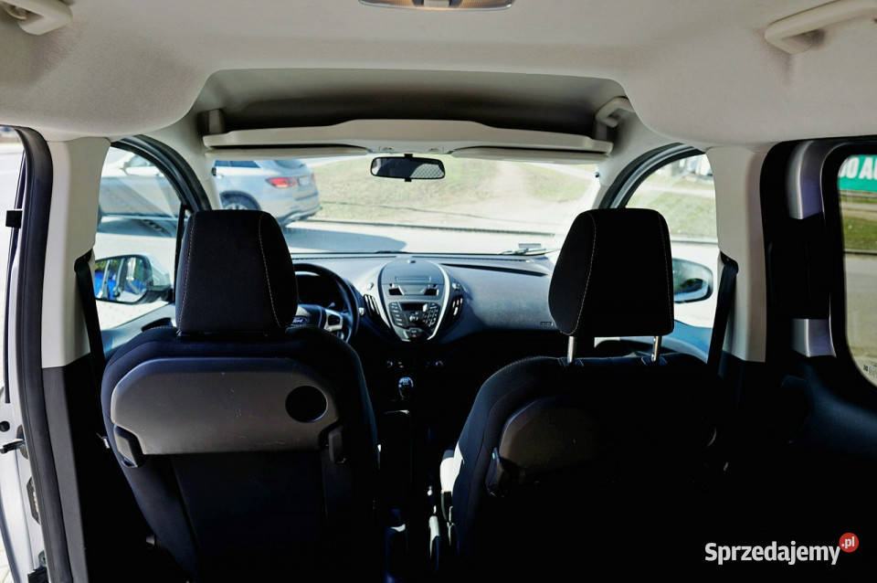 Ford Tourneo Courier salon Polska serwis ASO światła do jazdy dziennej Warszawa