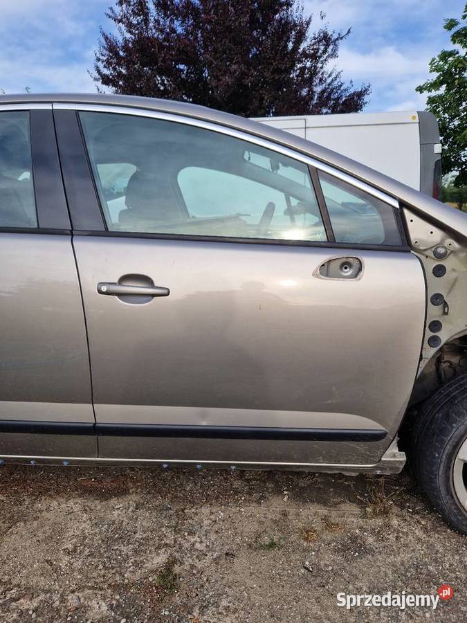 Sprzedam w stanie drzwi prawy przód do Peugeot Żabno