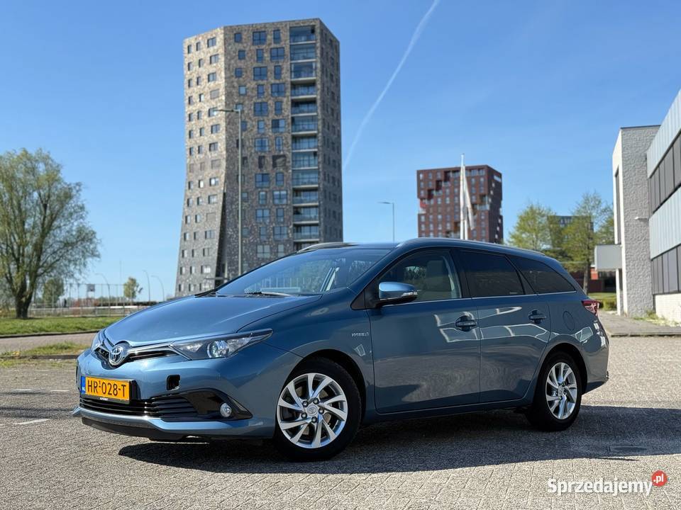 Toyota auris 18 hybryda panorama Rok produkcji 2015 Radom