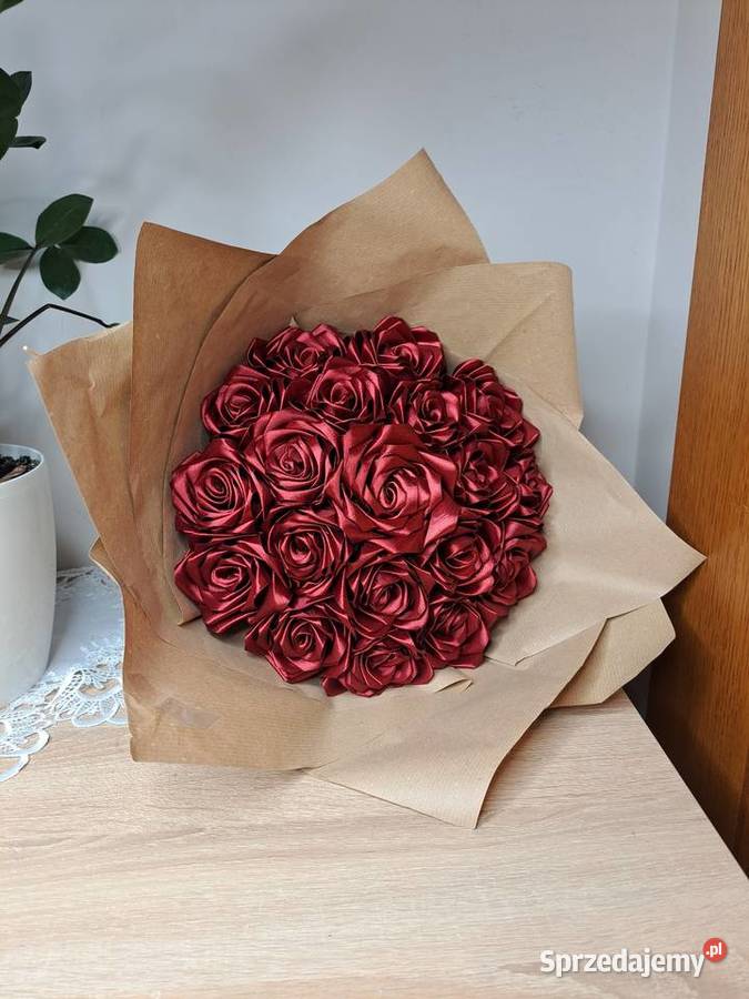 Róże ze wstążki na zamówienie Września