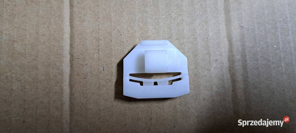 Spinka mocowanie listwy 29948145 Mercedes W201 osobowe pomorskie Luzino