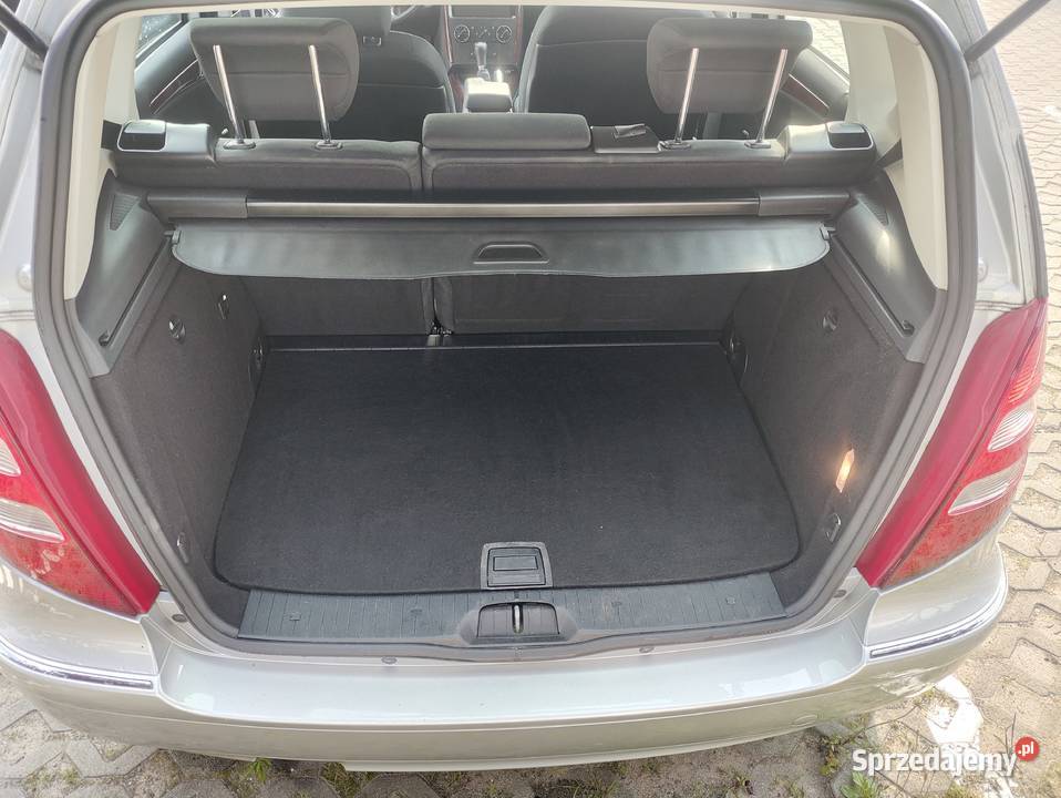 Mercedes A A150 W169 Rok produkcji 2007 Przyłogi