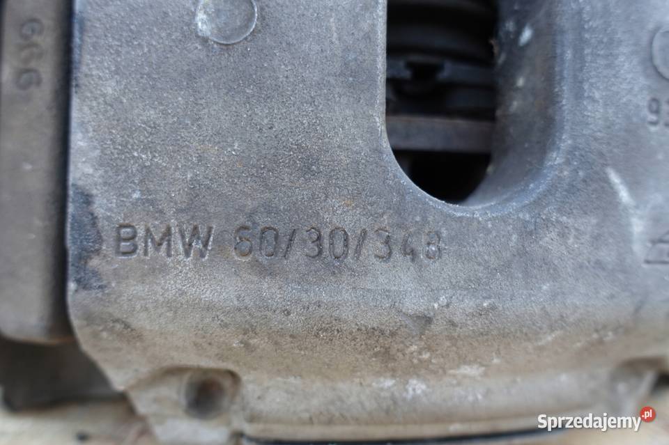 BMW F10 535 30 i PRZEDNIA PRAWA ZWORNICA PIASTA Rudka
