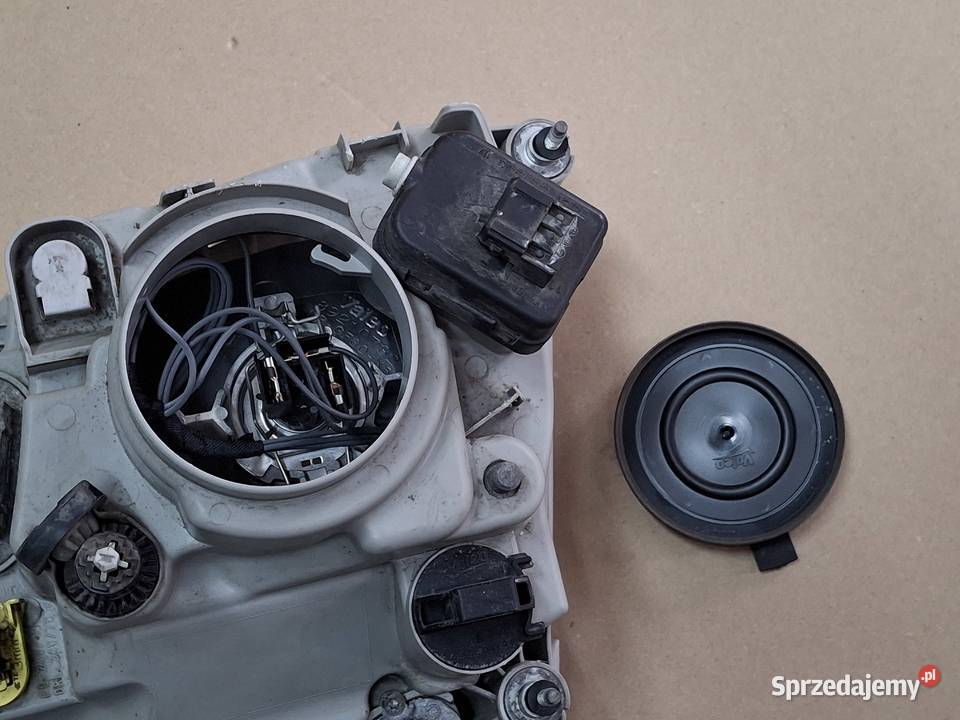 VOLVO FL EURO 6 FE REFLEKTOR PRAWY ORYGINAŁ LED Bieleń