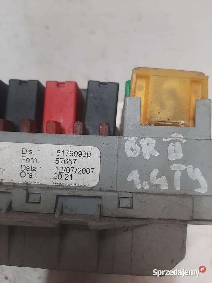 Fiat Bravo II 2 14 TJET skrzynka bezpieczników Skrzynki bezpieczników Ksawerów