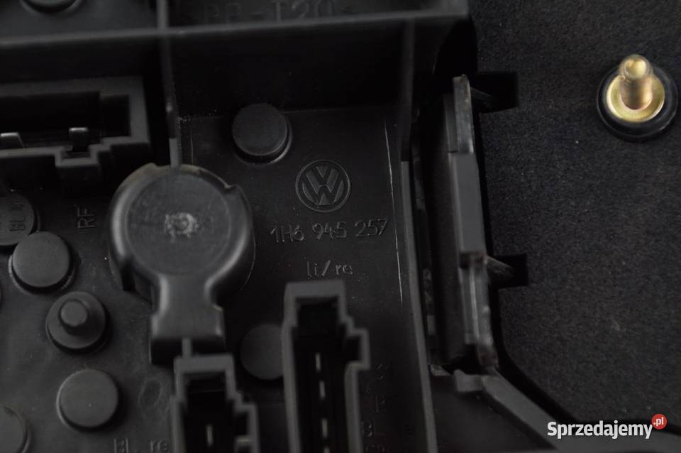 1H6945257 GOLF III LAMPA PRAWA TYŁ osobowe kujawsko-pomorskie