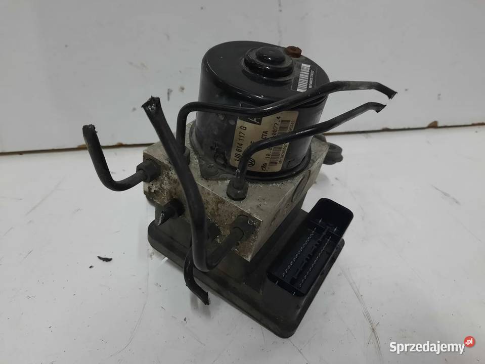 Volkswagen Bora OE 1C0907379L 1J0614117G pompa Włoszczowa