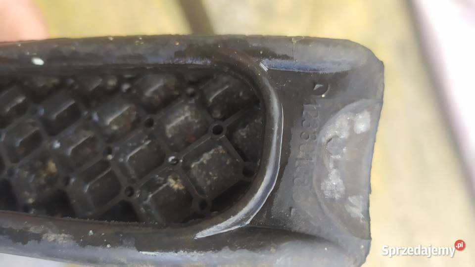 Mercedes W123 guma na pedał gazu i hamulec Łagiewniki sprzedam