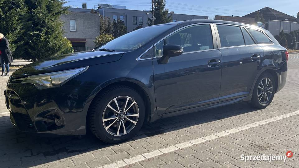 Piękna Toyota Avensis 2017 combi Automat Szczecin