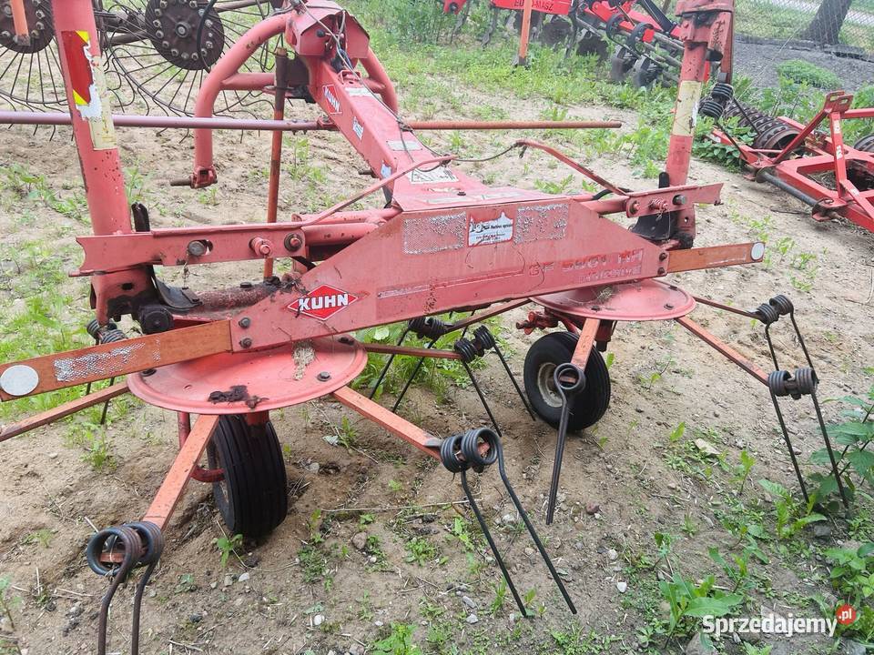 Przetrząsacz karuzelowy KUHN 4 wirniki sprawny Zgrabiarki i przetrząsacze Makomazy