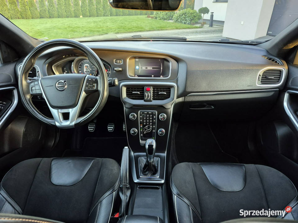 Volvo V40 20D2 RDESIGN navi full led chromy Nowe 120KM Drelów sprzedam