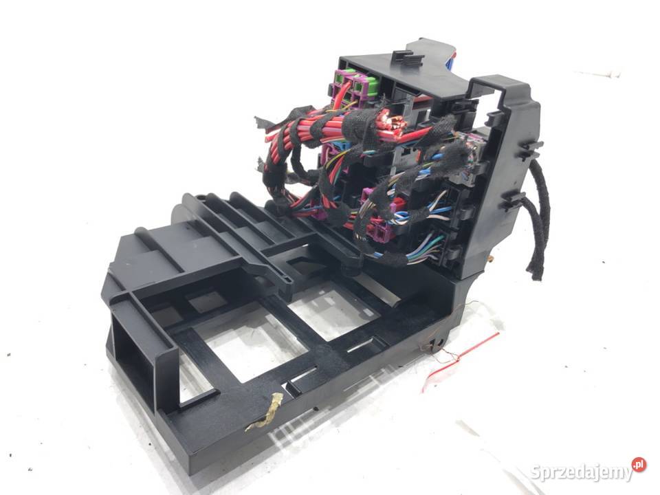 SKRZYNKA BEZPIECZNIKÓW AUDI A8 D3 4E1937503A