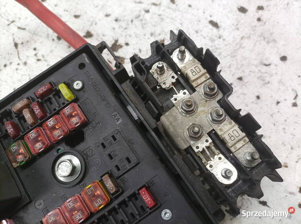 SKRZYNKA BEZPIECZNIKÓW 13318784 RK 20 D Opel