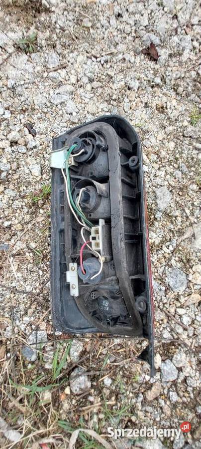 Toyota hiacy 2000 2001 lampa tylna prawa Części samochodowe Byków