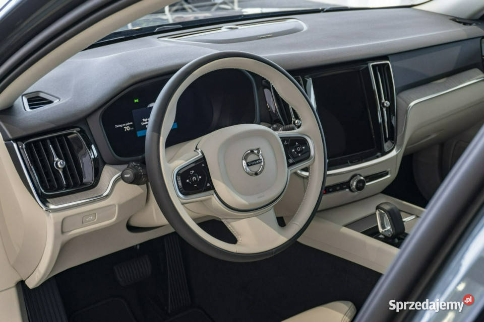 Volvo V60 Plus Dark B4 Mild hybrid Benzyna 197 bluetooth Łódź