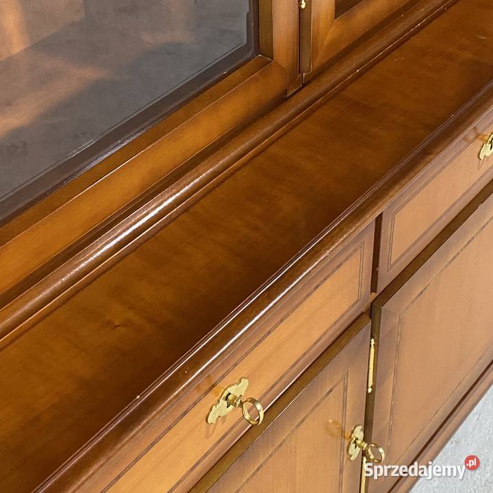 Intarsjowany kredens z witryną na zwężanych Gryfice