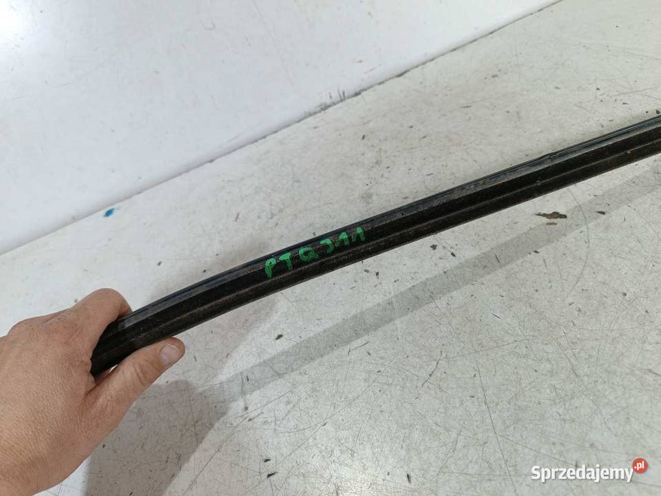 LISTWA ZGARNIAJĄCA PRAWY TYŁ NISSAN QASHQAI J11