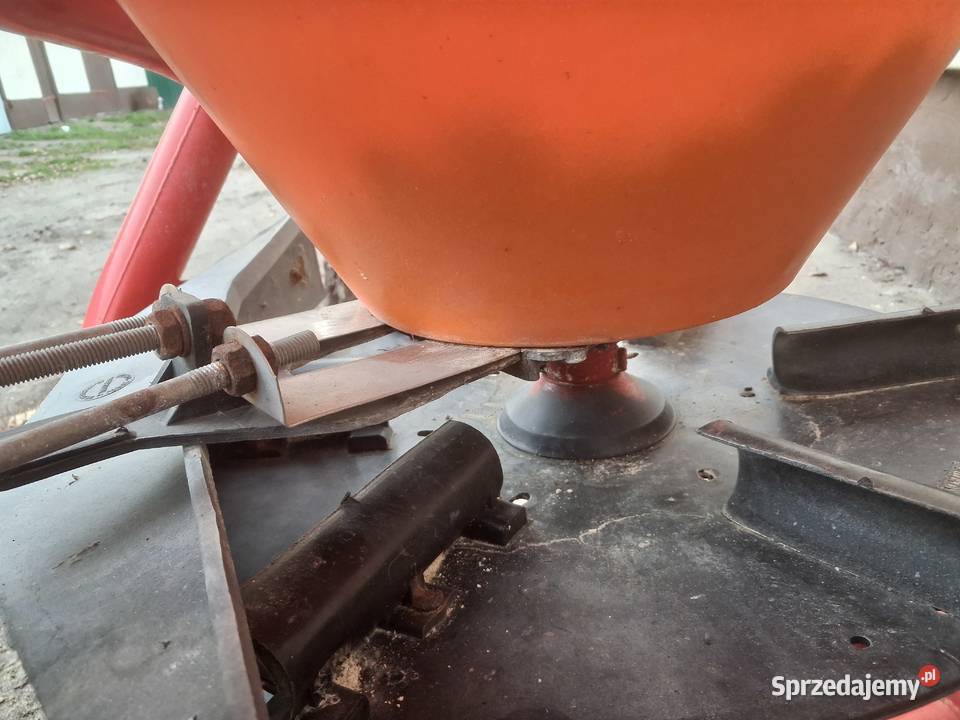 rozsiewacz nawozu 300l Rozsiewacze nawozów Wieczyn