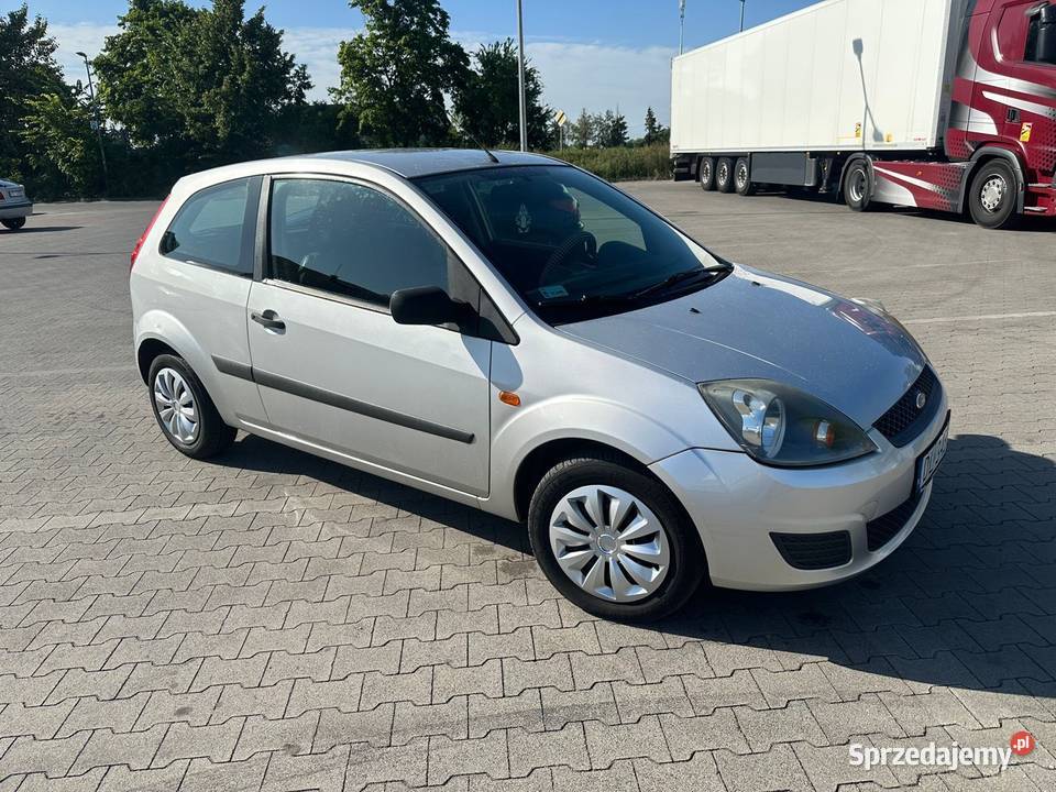Na sprzedaż ford fiesta srebrny Kostrzyn