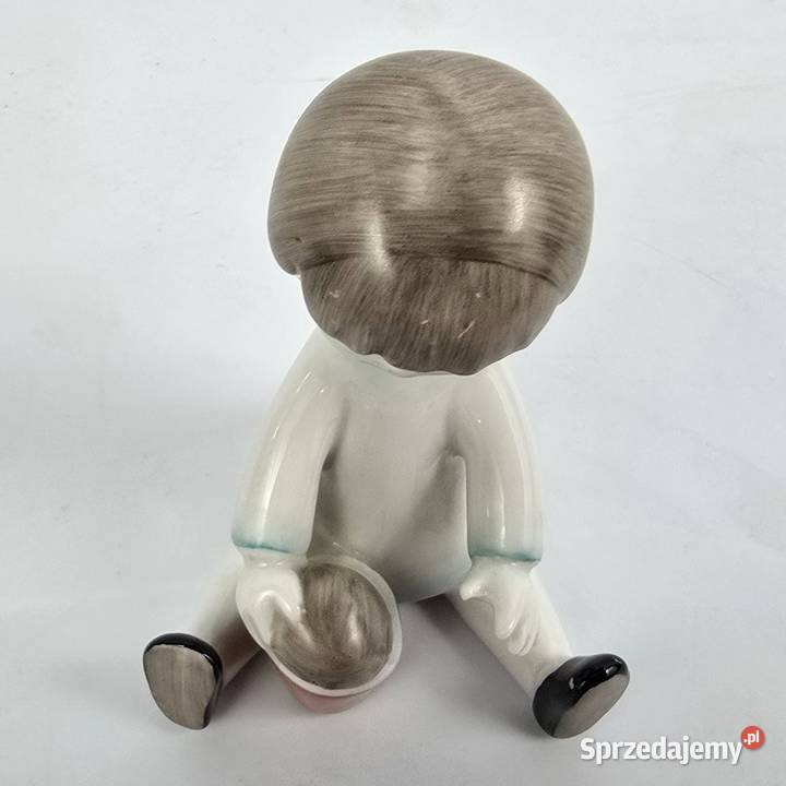 dziecko z wiaderkiem lalki art deco Hollóhza Porcelana i szkło Bronisze