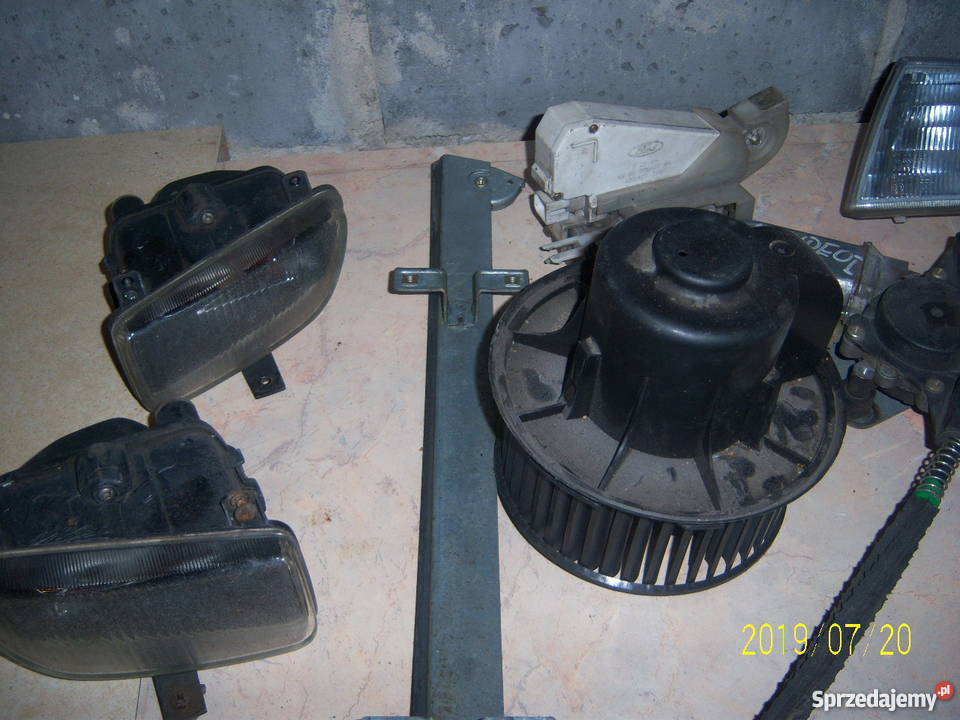 Ford mondeo MK 1 części różne halogeny kierunki Kielce sprzedam