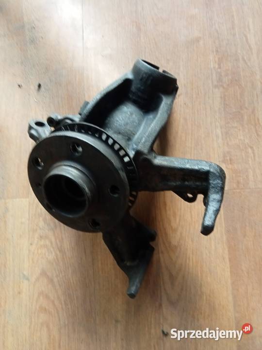 sprzedam zwrotnice do audi A3 8 l prawa osobowe sprzedam