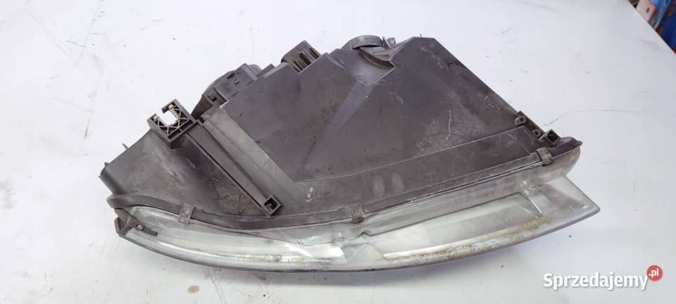 REFLEKTOR LEWY AUDI A4 B7 8E0941003BL UK Przystajń