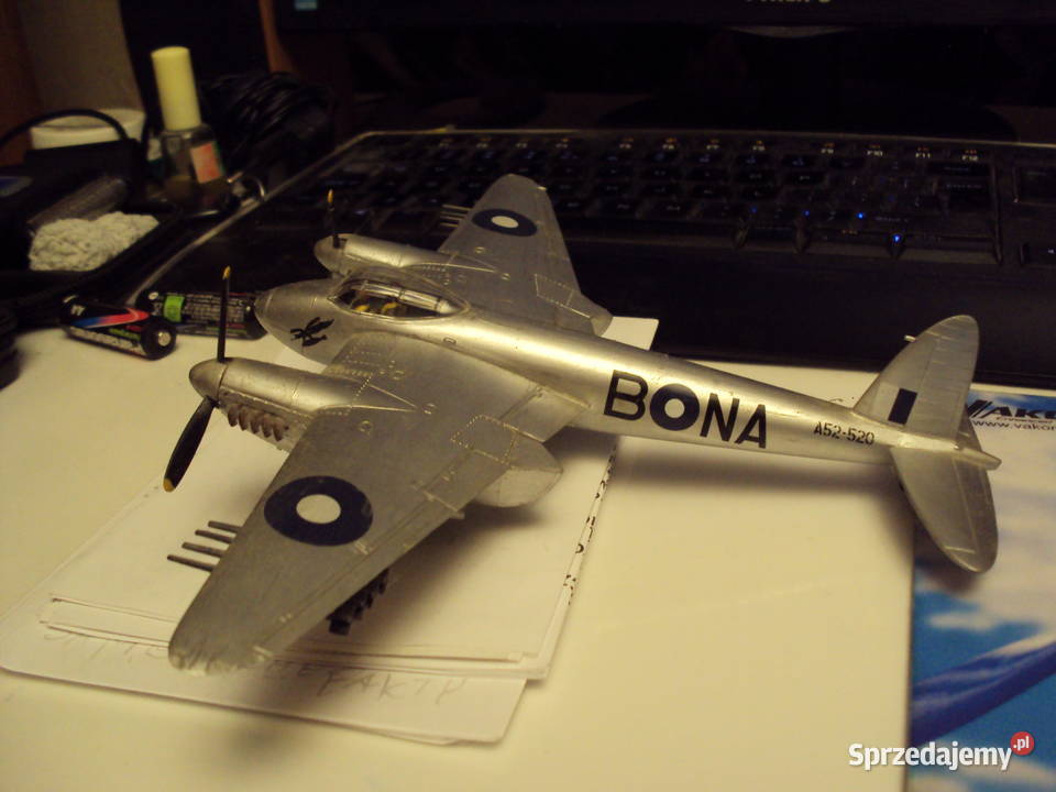 SKLEJONY MODEL SAMOLOTU MOSQITO 172 Lublin