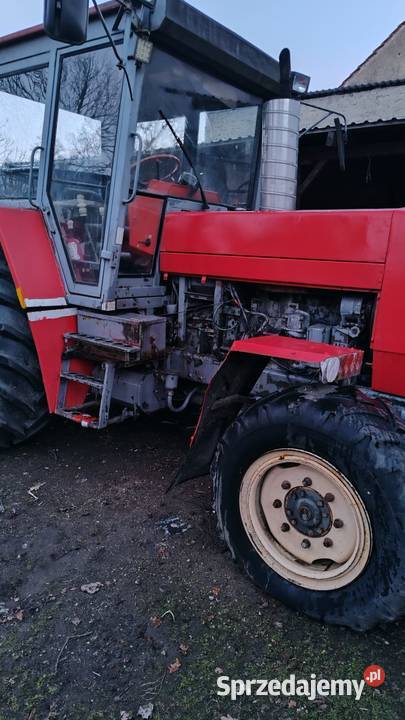 Traktor z kabiną Fortschritt ZT325A 4x4