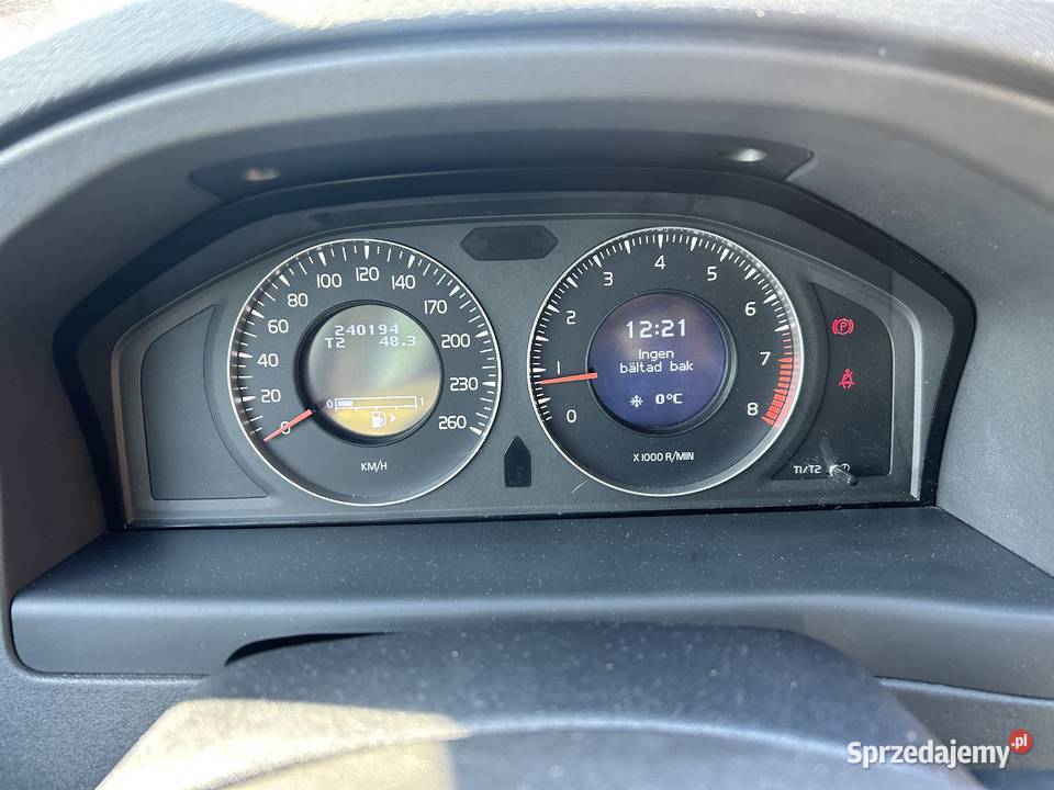 Volvo V70 20 benzyna MOMENTUM model 2009 elektryczne lusterka Kielce