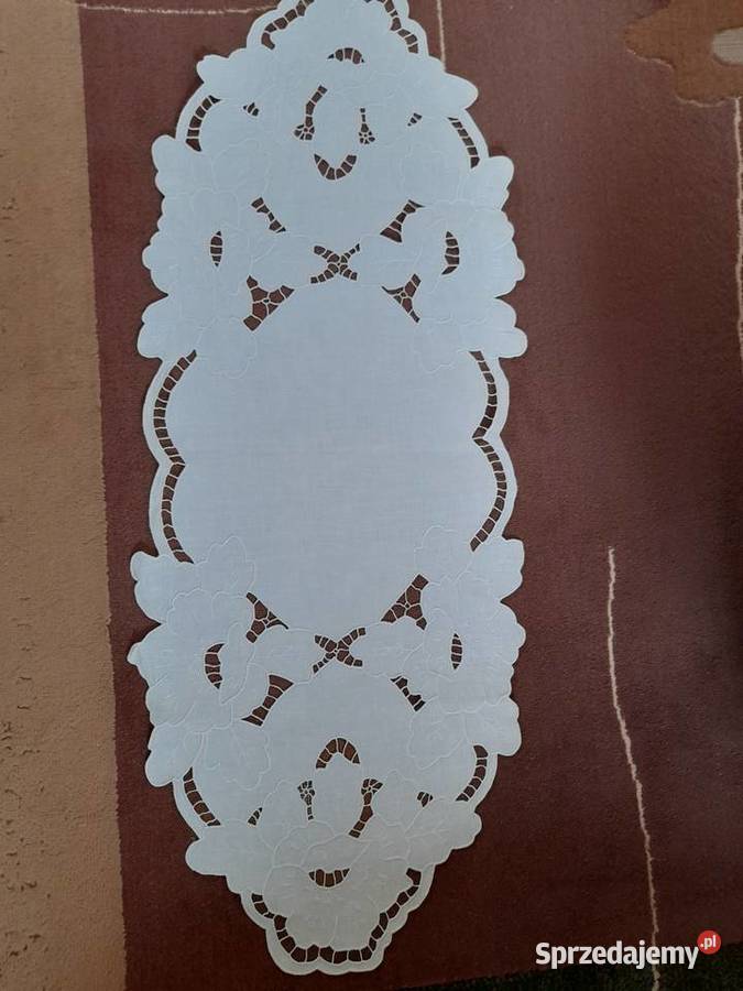 Bieżniki ręcznie wykonany haftem richelieu Lublin