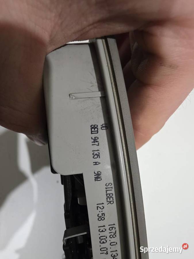 Lampka oświetlenia wnętrza Audi A4b6 8E0947135A Rok produkcji 2001 warmińsko-mazurskie Iława sprzedam