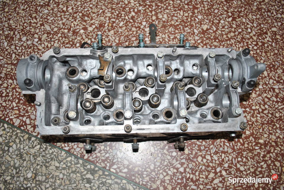 Głowica cylinfrów prawa AUDI A4B5 A6C5 A8D2 Poręba